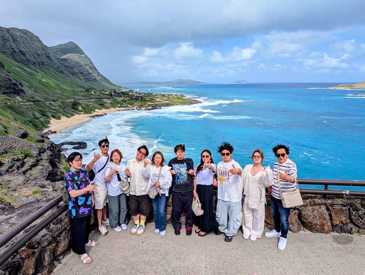 マカプウ展望台でのグループ写真