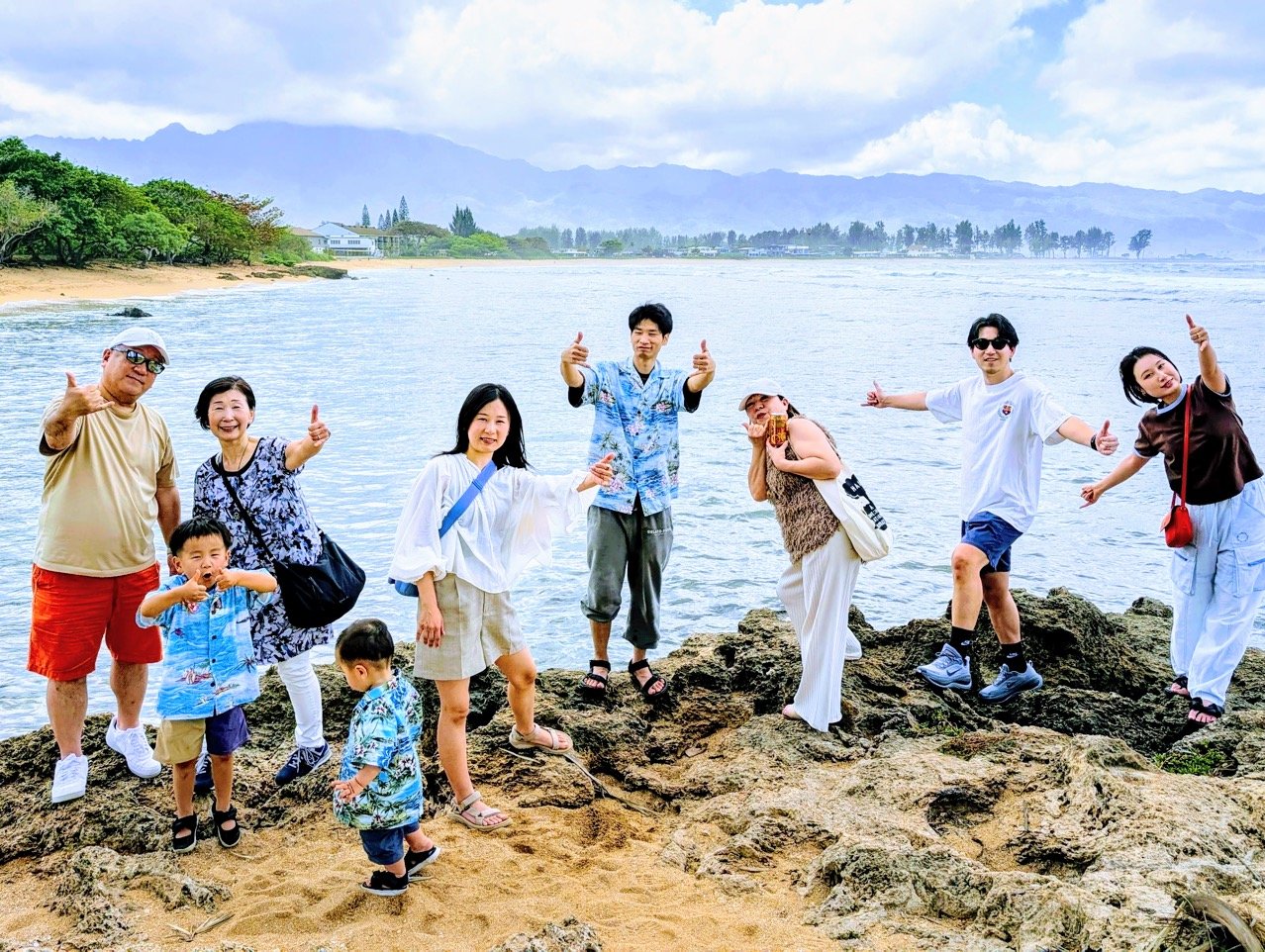 ハレイワタウンでの家族グループ